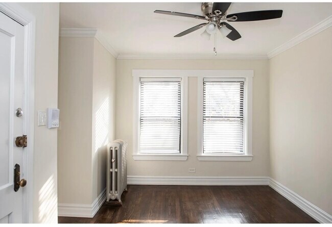 Building Photo - 1056 W Lill Ave