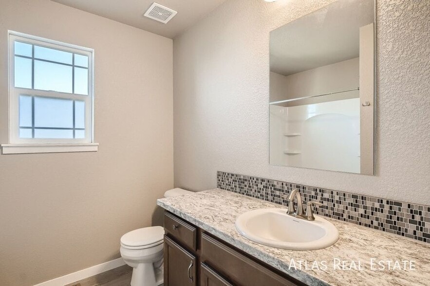 Building Photo - 1121 104th Ave