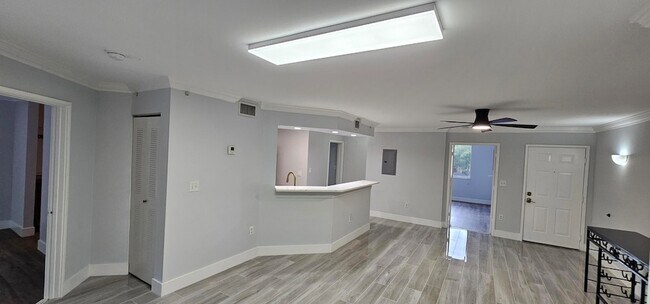 Building Photo - 400 Scotia Dr