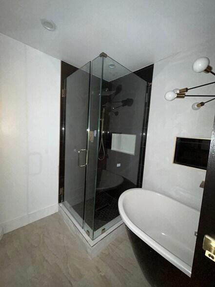 Building Photo - 4819 Lurline St