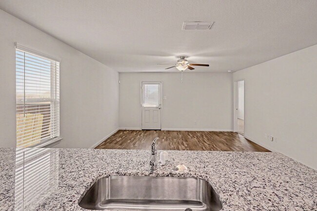 Building Photo - 2 Week Free Move-In Special! 3 Bed / 2 Bath in Luckey Ranch – Hardwood Floors + Fridge, W/D Included