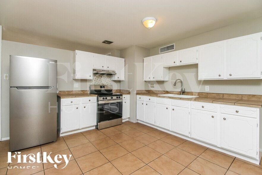 Building Photo - 5213 S 47th Pl