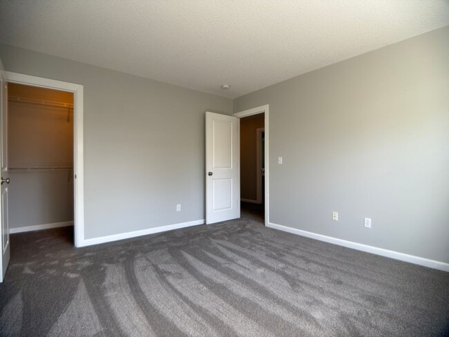 Building Photo - 3608 NE 42nd St
