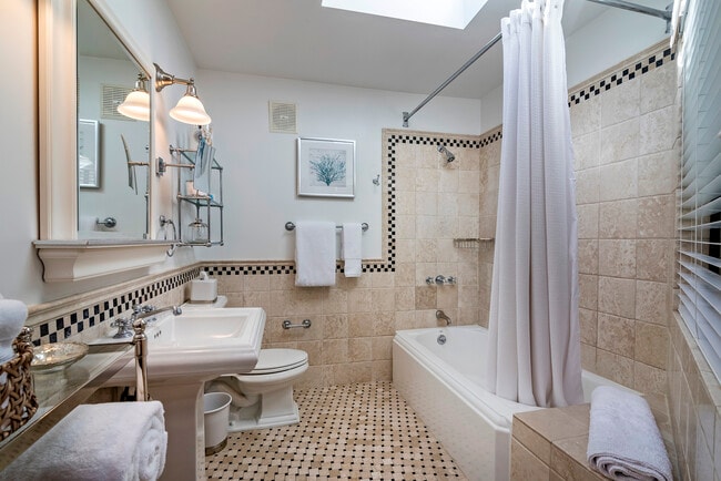 Building Photo - 548 San Ysidro Rd