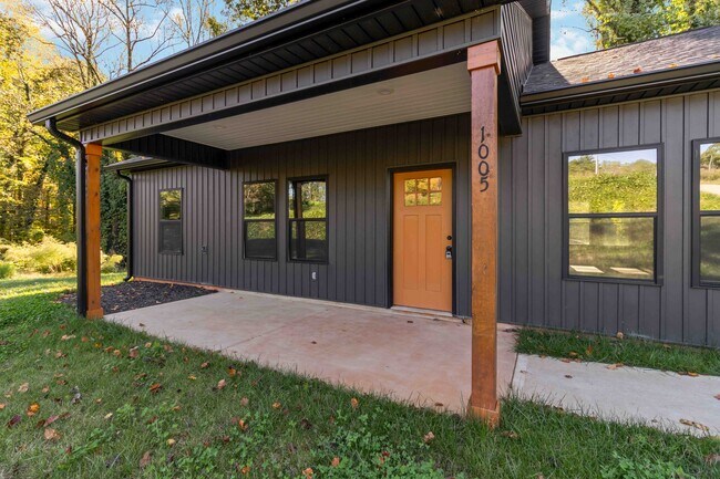 Building Photo - 1005 Midnight Rd