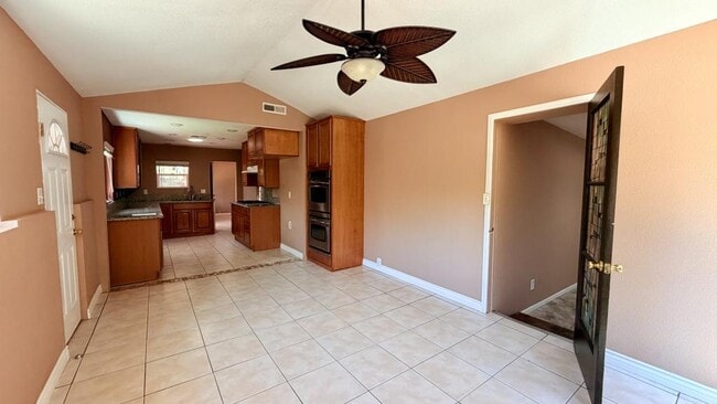 Building Photo - 370 Las Flores Dr