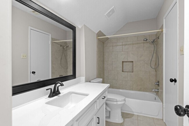 Building Photo - 10211 Sagemill Dr