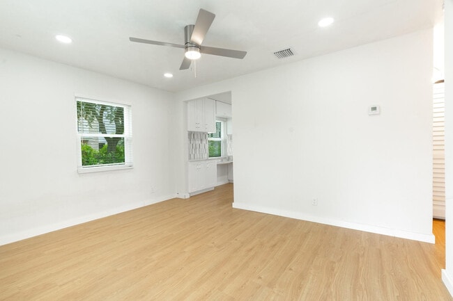 Building Photo - 1640 NW 6th Ave