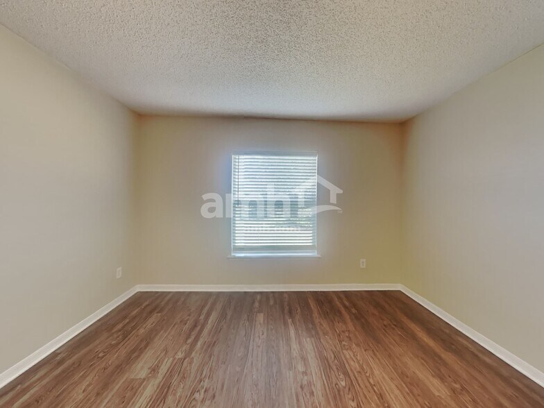 Building Photo - 10072 Lancashire Dr