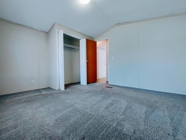 Building Photo - 4417 Rainbow Ln