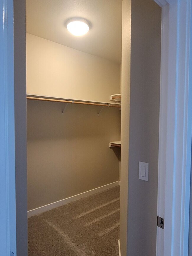 Building Photo - Brand new 2 bedroom home + den