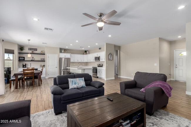Building Photo - 8944 W Century Dr
