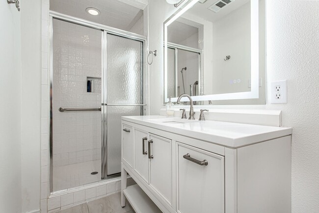 Building Photo - Lakewood Retreat with Stunning Blue Fair Lake Views