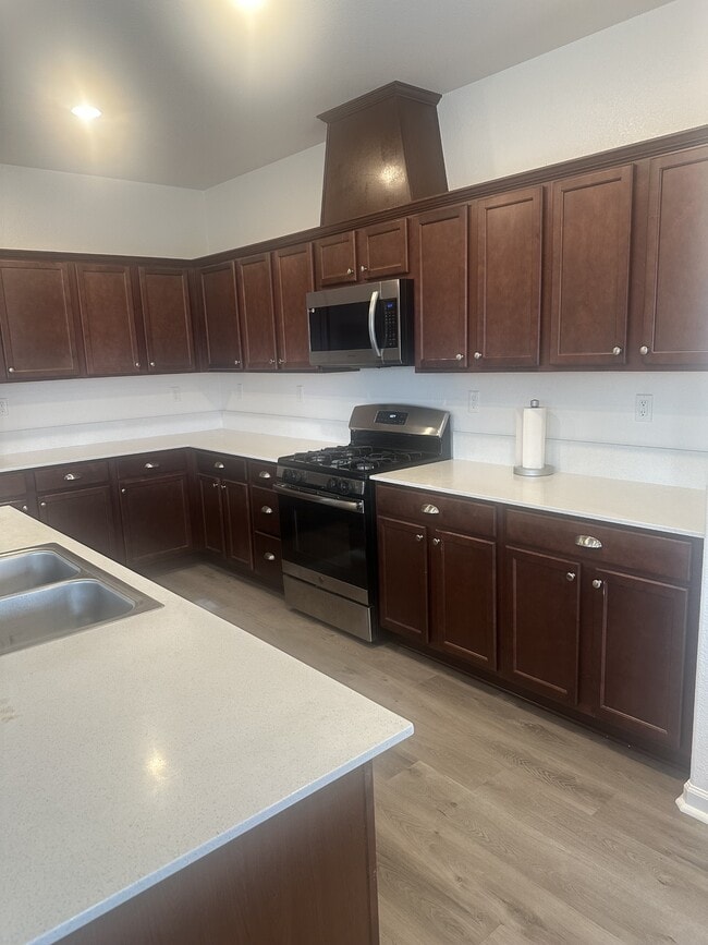 Building Photo - 9340 Bay Dr