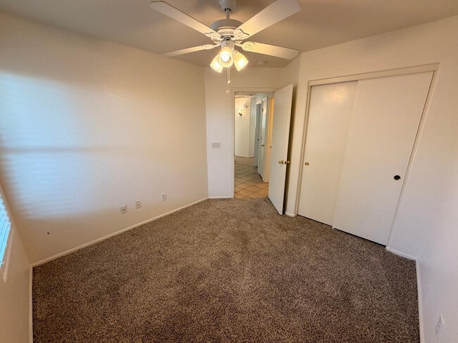 Building Photo - 602 N 166th Ln