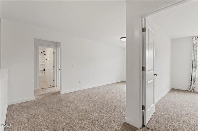 Building Photo - 105 S Mule Wy