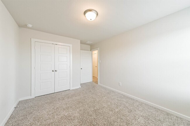 Building Photo - 8515 Lake Groove Ln