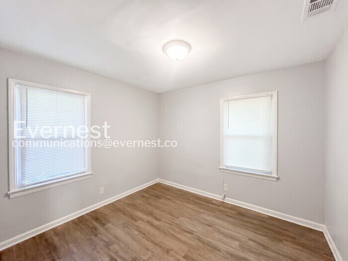 Building Photo - 386 Lindsey Dr SE