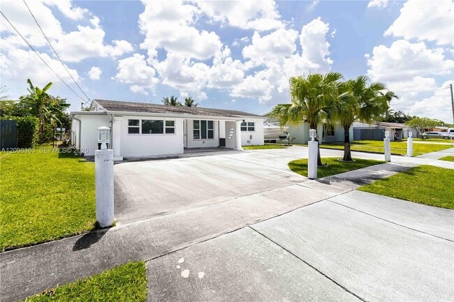 Building Photo - 4530 SW 34th Dr