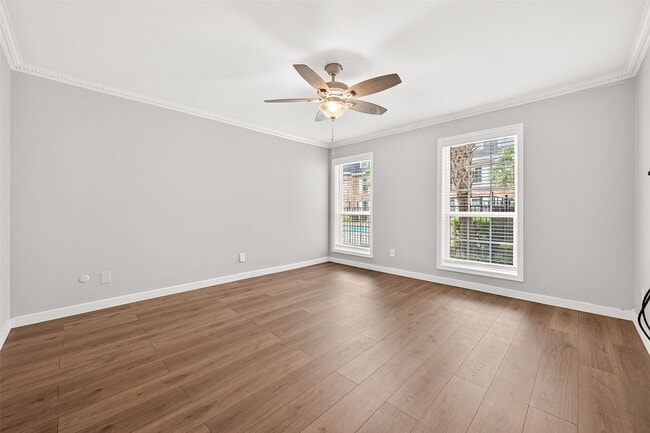 Building Photo - 359 N Post Oak Ln