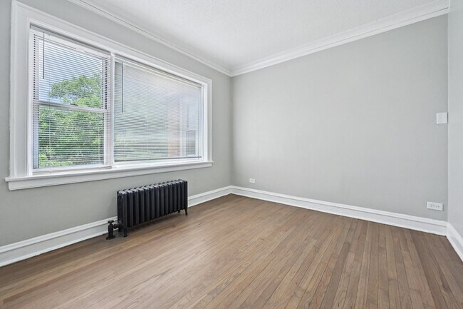 Building Photo - 7757 S Essex Ave