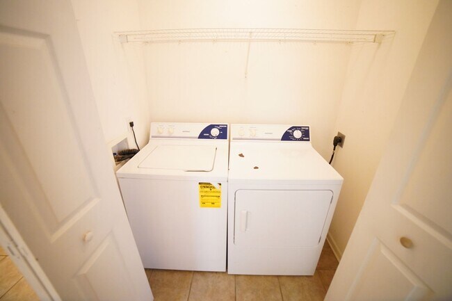 Building Photo - 2 Bd / 2 Ba with LOFT in Savannah Crossing!