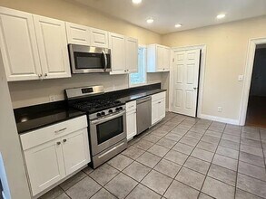 Building Photo - No Fee Single Family House with 5 Parking Spaces Included!  Laundry in Unit!