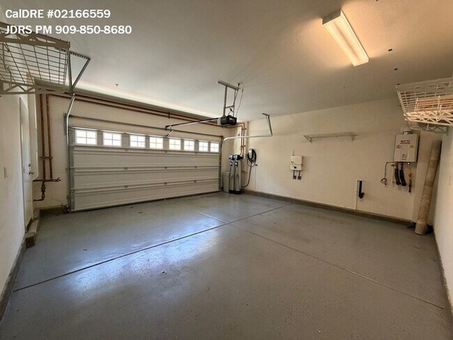 Building Photo - Eastvale 4 Bedroom Condo