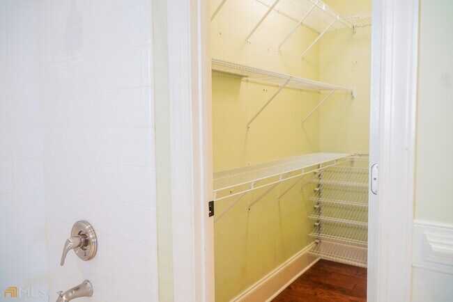 Building Photo - 1127 Ashton Bluff Dr NE