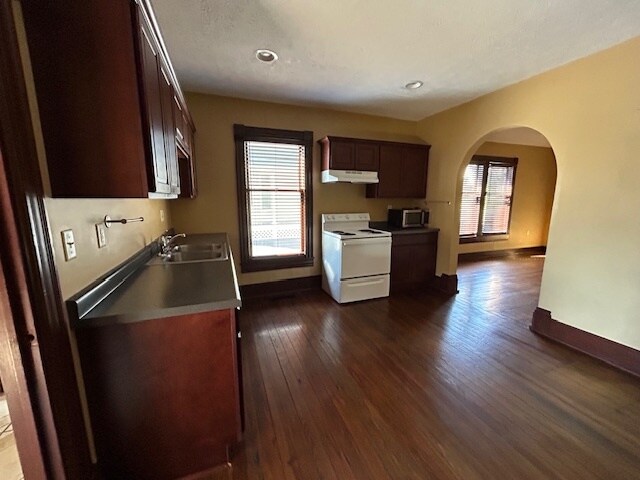 Building Photo - 96 E Franklin St