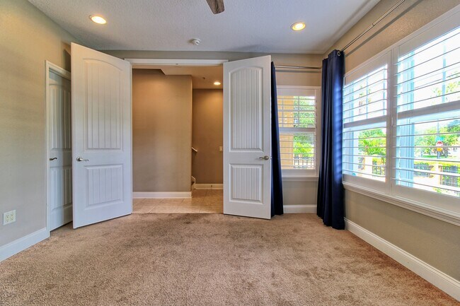 1st Floor Bedroom with Private Bathroom and Walk-In-Closet - 111 N Albany Ave