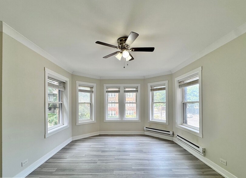 Building Photo - 1425 W Hutchinson St