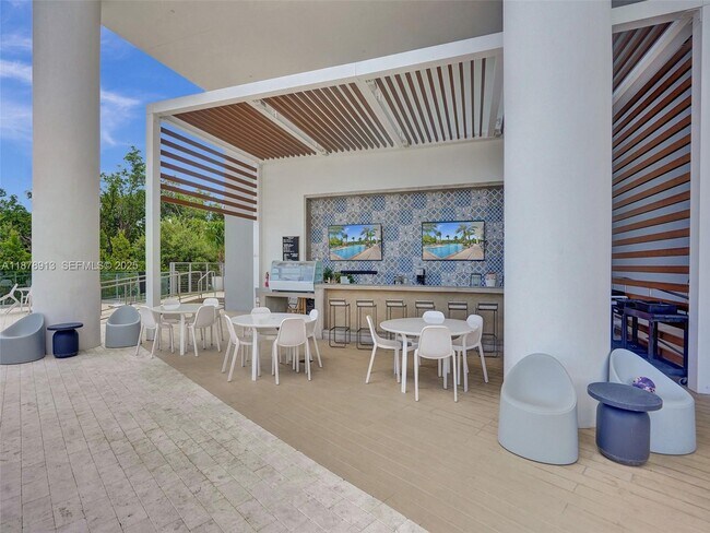 Building Photo - 16385 Biscayne Blvd