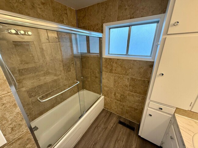 Building Photo - For Rent: 2 Bedroom, 1 Bathroom Home with Garage and Large Yard