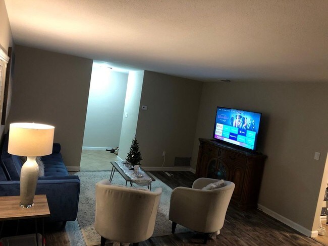 Building Photo - 5516 Sedgefield St