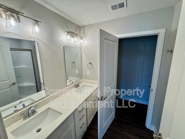 Building Photo - 8419 Valley Spring Dr