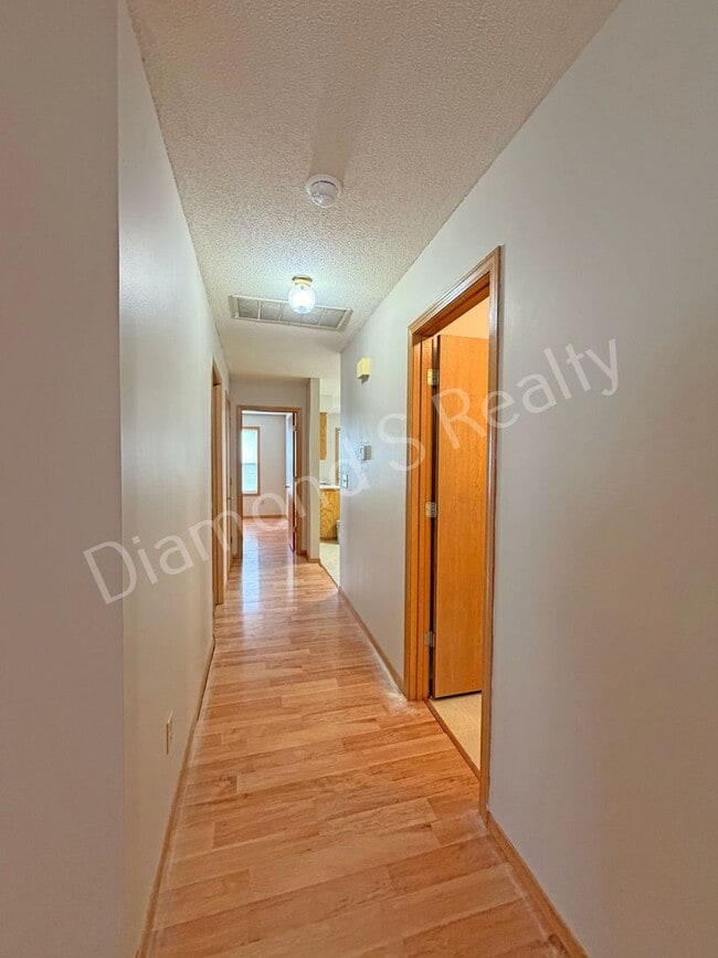 Building Photo - 1442 W Rainey St