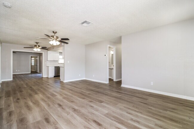 Building Photo - 7983 Shadow Run Dr