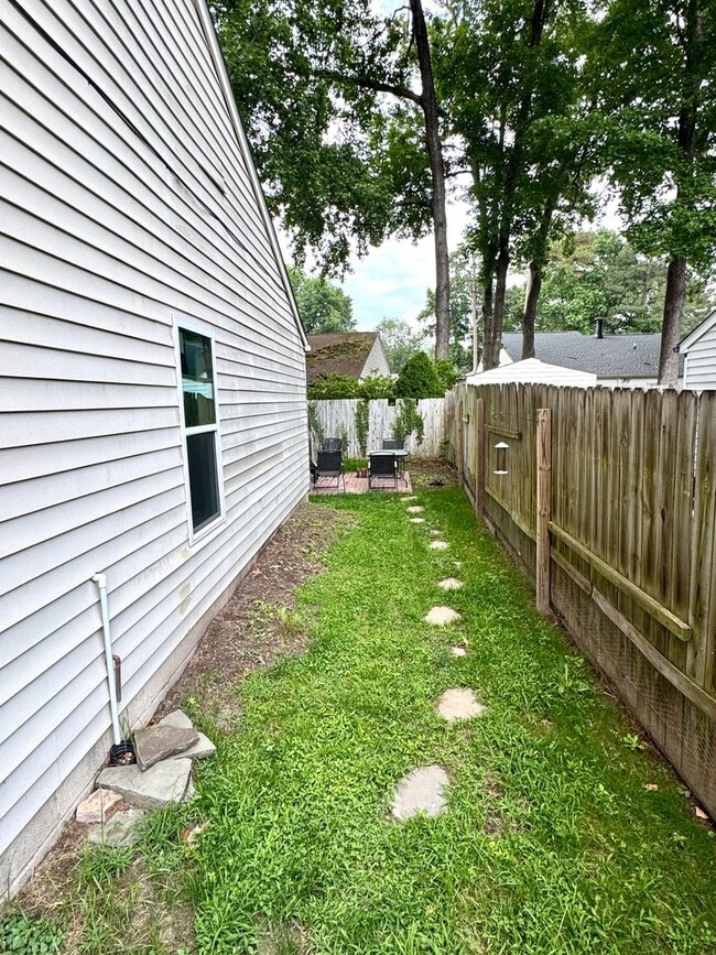 Building Photo - WELCOME HOME!!  3 bedroom/2 bath home in R...