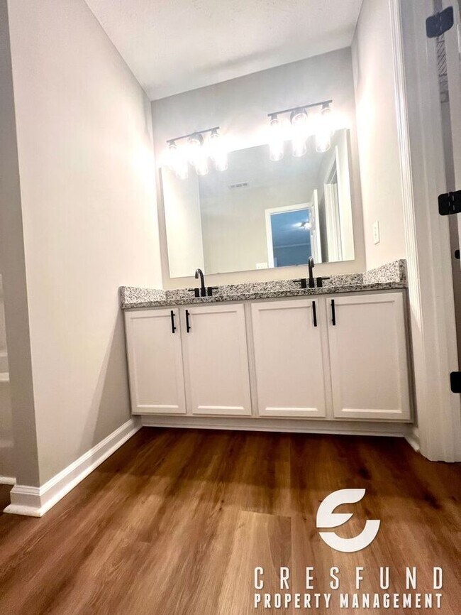 Building Photo - RECENTLY RENOVATED 3 BEDROOM just minutes ...