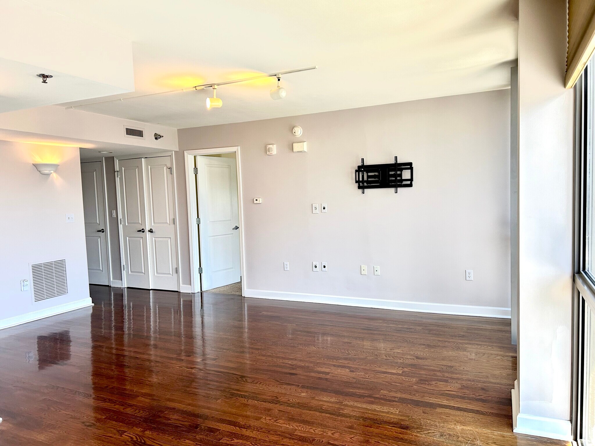 Building Photo - 600 Admiral Blvd