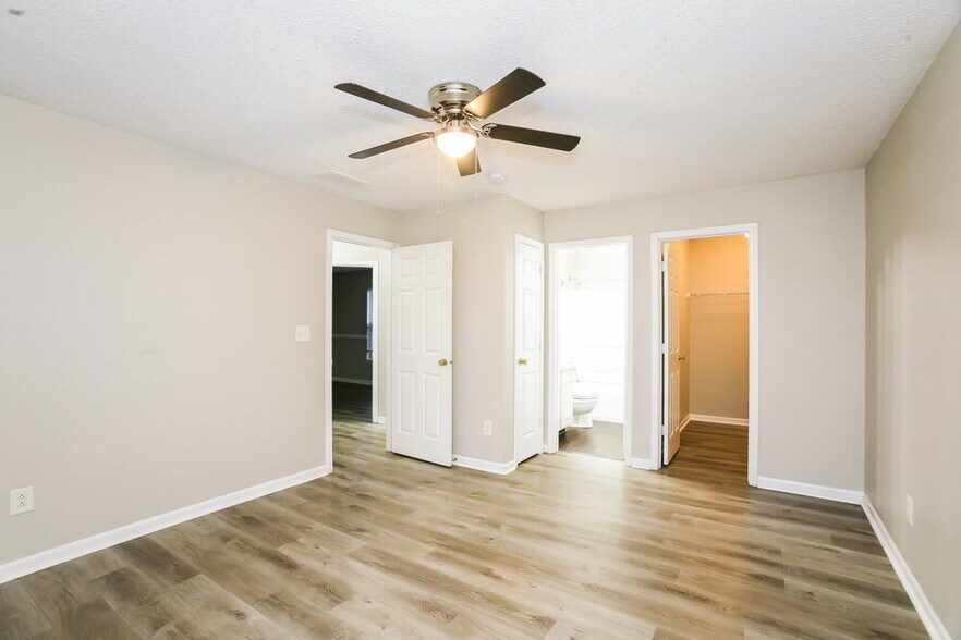 Building Photo - 7204 Parklake Pl