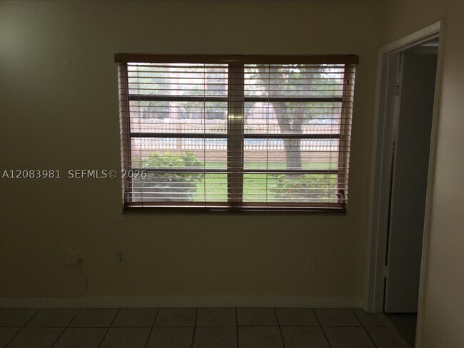 Building Photo - 13701 SW Kendale Lakes Cir