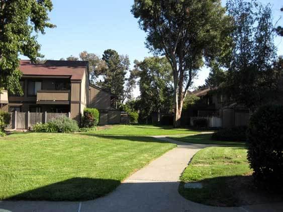 Building Photo - Nice 3br/1.5ba Town Home. Great school. Wa...