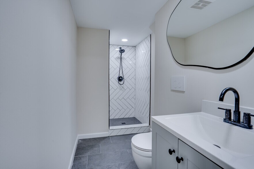 Main Level Bathroom - 8056 Central Park Dr