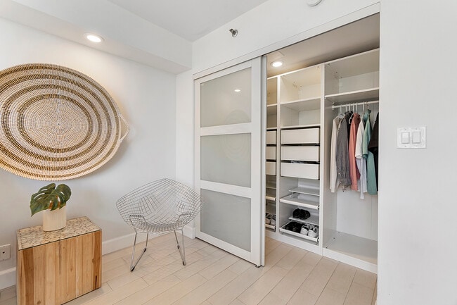 Building Photo - 1155 Hillsboro Mile