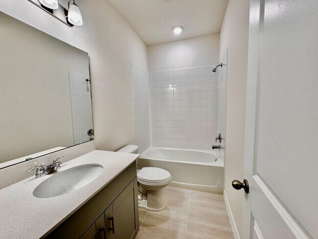 Building Photo - New Townhome for Rent