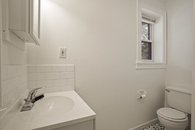 Building Photo - 221 Hunyadi Ave