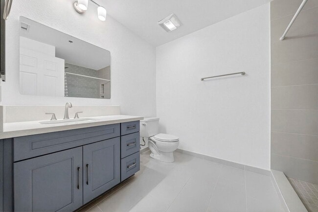 Building Photo - 520 Lunalilo Home Rd