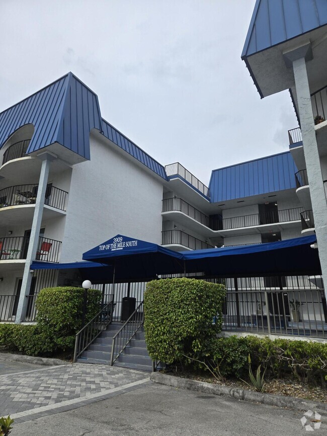 Building Photo - 3909 N Ocean Blvd